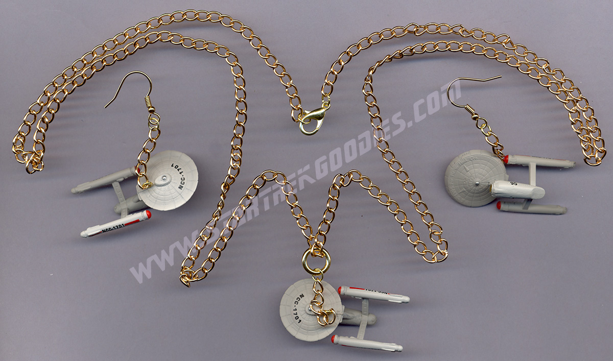 Star Trek:Next Generation Enterprise-D 1" Gold Necklace w Chain w Deluxe Box 